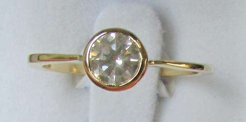 **TUBE DESIGN [R28528]** ROUND CUT [0.650ct] SOLITAIRE DIAMOND RING [YELLOW GOLD] - BUY SAFE