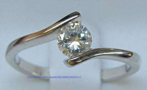 **GREAT VALUE [R27203]** DESIGNER TWIST ROUND CUT DIAMOND [0.332ct] RING [WHITE GOLD] - BUY SAFE