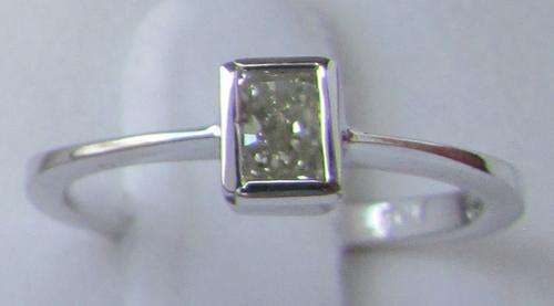 **CRAZY DEAL [R36579]** DESIGNER RADIANT CUT DIAMOND [0.500ct] RING [WHITE GOLD] - BUY SAFE