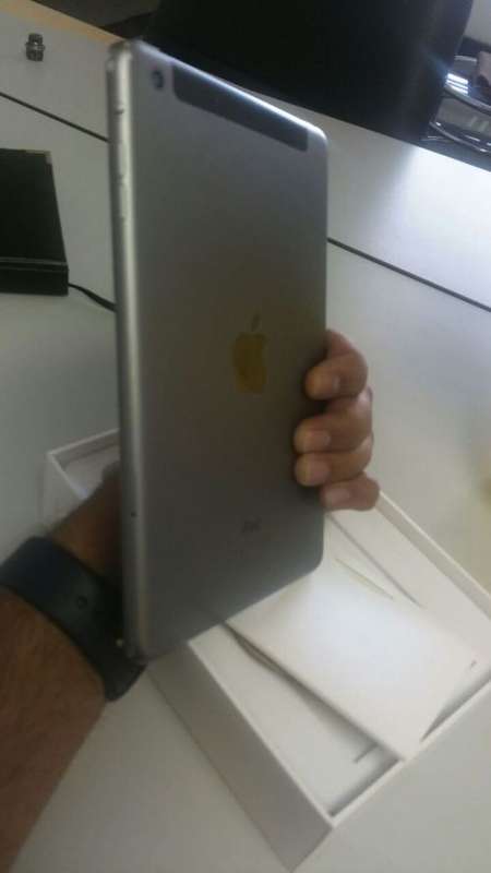IPAD MINI WITH RETINA DISPLAY - 128GB - 4G & WIFI