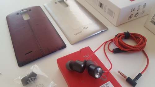 LG G4 ACCESSORY BUNDLE - HEADSET, GLASS PROTECTOR, BATTERY, ETC