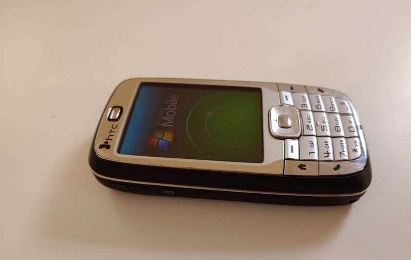 HTC S710