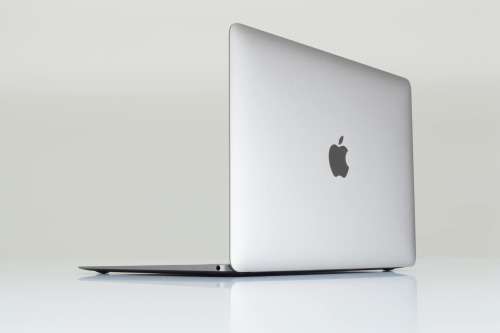 APPLE MACBOOK CORE M5 - 8GB RAM - 256GB SSD - 12" RETINA DISPLAY