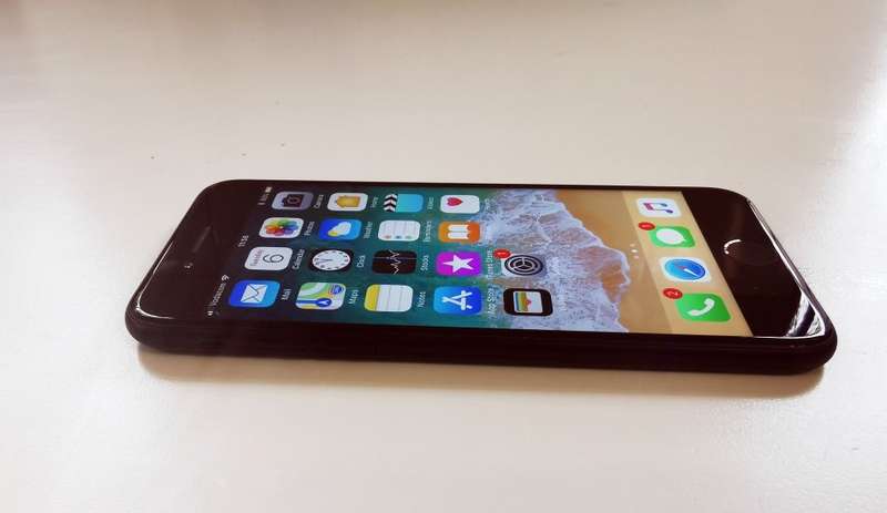APPLE IPHONE 7 32GB - BLACK