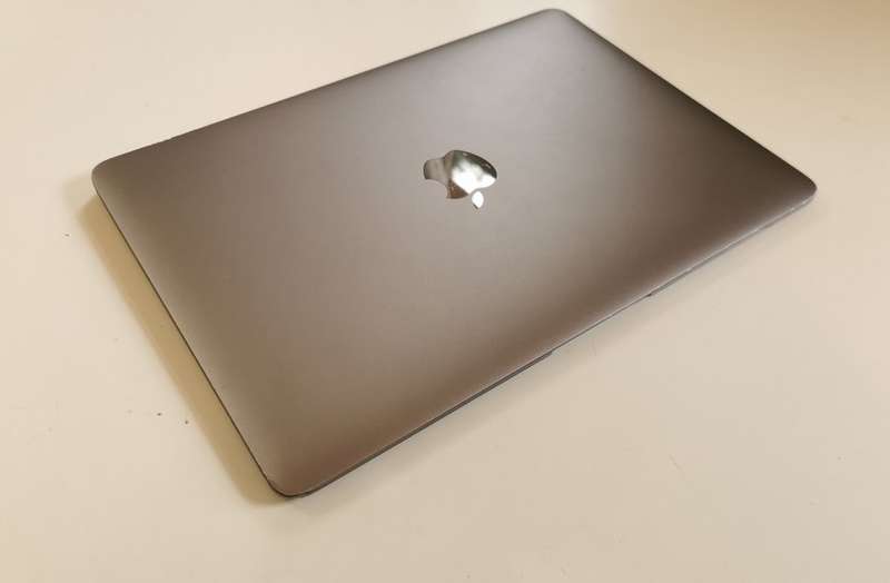 APPLE MACBOOK CORE M5 - 8GB RAM - 256GB SSD - 12" RETINA DISPLAY