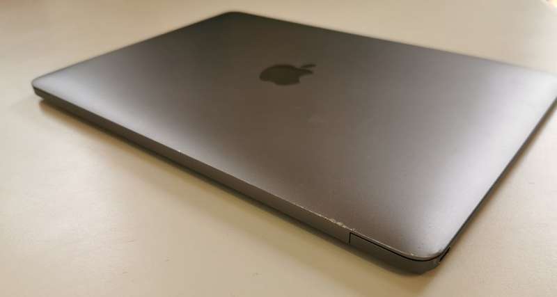 APPLE MACBOOK CORE M5 - 8GB RAM - 256GB SSD - 12" RETINA DISPLAY