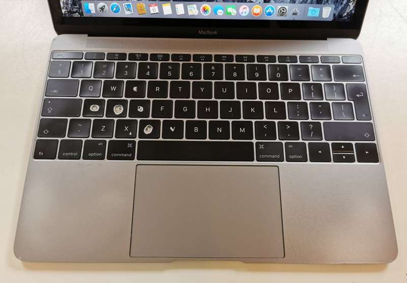 APPLE MACBOOK CORE M5 - 8GB RAM - 256GB SSD - 12" RETINA DISPLAY