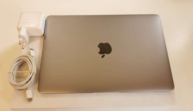 APPLE MACBOOK CORE M5 - 8GB RAM - 256GB SSD - 12" RETINA DISPLAY