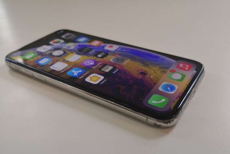 IPHONE XS - 256GB - SILVER - READ FULL DESCRIPTION