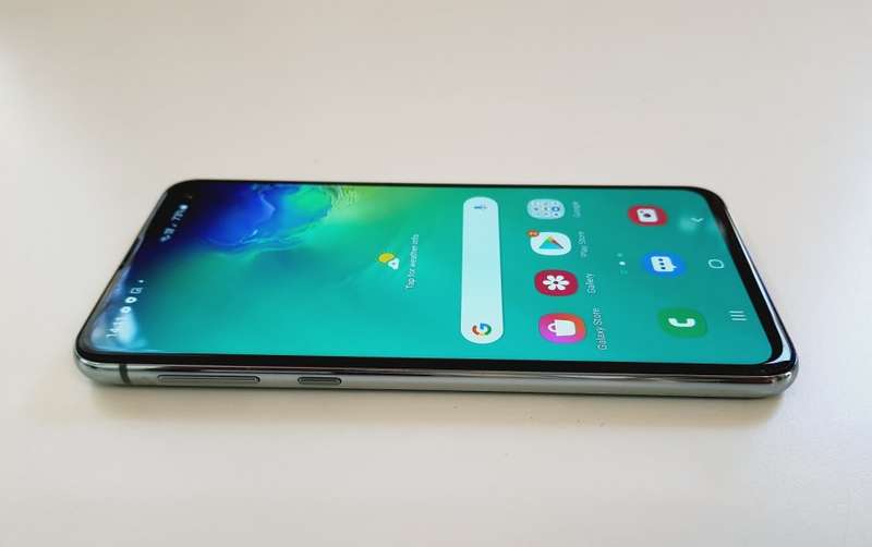 SAMSUNG S10e - PRISM GREEN - 128gb - VERY THIN CRACK ON TOP OF SCREEN