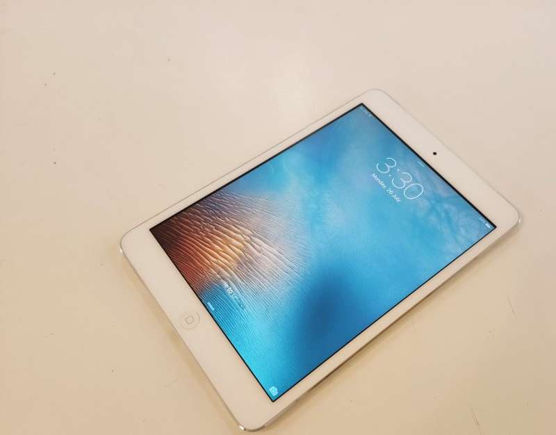APPLE IPAD MINI 16GB - WIFI - WHITE + Samsung Tab 3 Lite - 3g