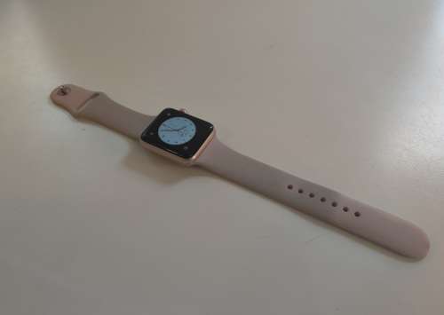 APPLE WATCH SERIES 3 - 42MM - GOLD ALUMINIUM WITH PINK SPORT BAND