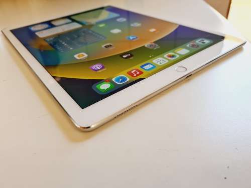 IPAD PRO 2ND GEN - 256GB - WIFI - 12.9` RETINA DISPLAY!!!