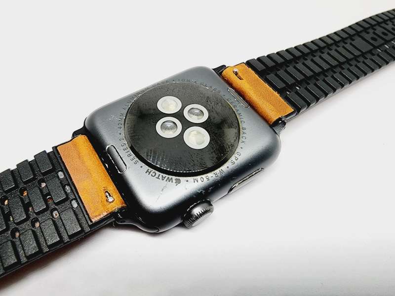 APPLE WATCH SERIES 2 - 42MM - WITH BROWN LEATHER STRAP