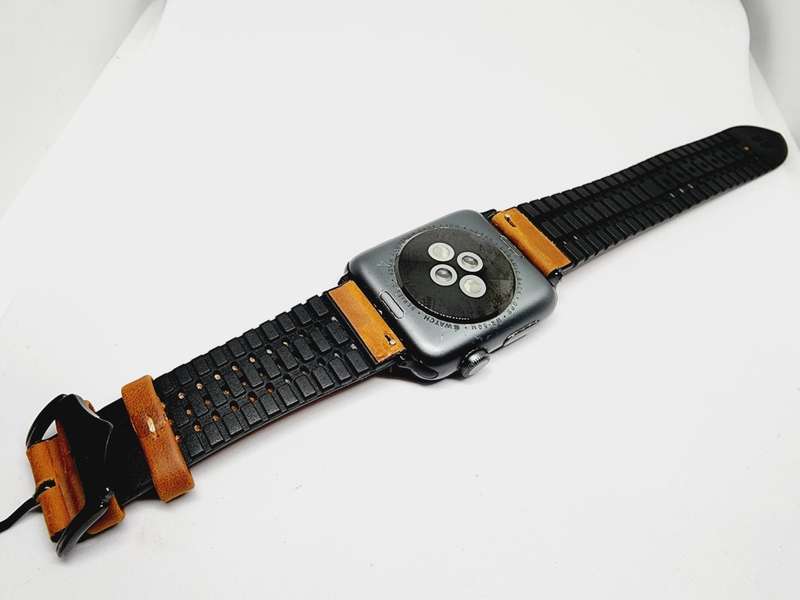 APPLE WATCH SERIES 2 - 42MM - WITH BROWN LEATHER STRAP