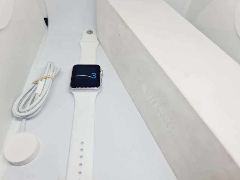 APPLE WATCH 42MM - SILVER ALUMINIUM