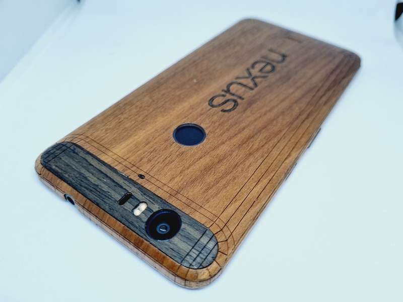 GOOGLE NEXUS 6P - 128GB - BLACK WITH WOODEN SKIN - BATTERY IS WEAK
