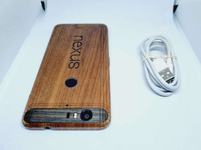 GOOGLE NEXUS 6P - 128GB - BLACK WITH WOODEN SKIN - BATTERY IS WEAK