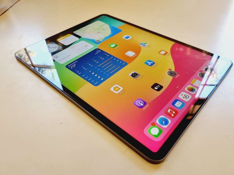 APPLE IPAD PRO 12.9 - 5TH GEN - 128GB - WIFI