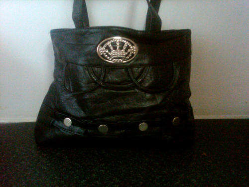 "CLEARANCE" BISCAST LEATHER HANDBAGS IN BLACK. WORTH R150