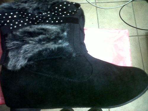 BEAUTIFUL MID CALF BOOTS IN BLACK SIZE 6