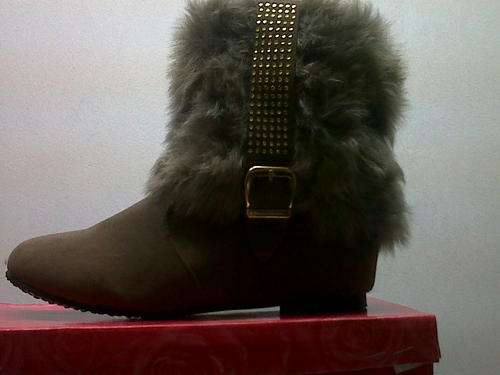 BEAUTIFUL MID CALF BOOTS IN BROWN SIZE 5