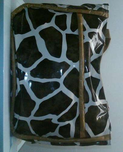 "50c CLEARANCE" HANDBAGS IN STYLISH BROWN & WHITE - MINIMUM 2 PER BUYER