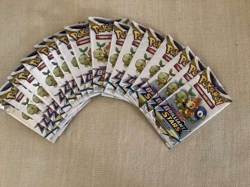17 x Pokémon Brilliant Stars Sword and Shield - 3 card pack