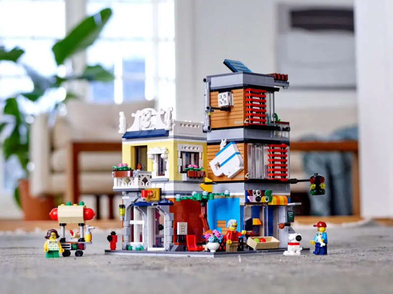LEGO® Creator 3-in-1 Townhouse Pet Shop & Café (31097)