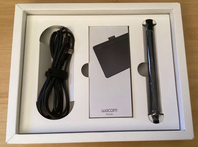 Wacom Intuos S Drawing Tablet with Bluetooth (Black)
