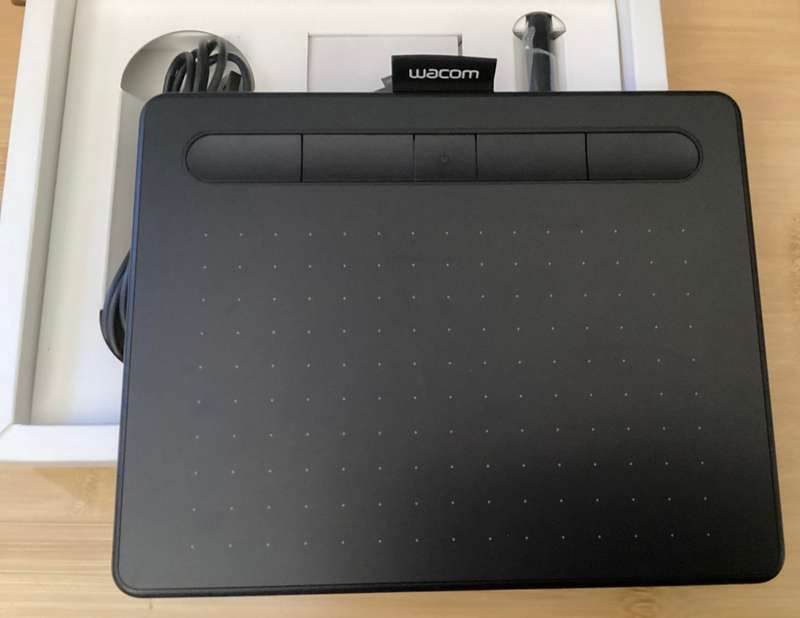 Wacom Intuos S Drawing Tablet with Bluetooth (Black)