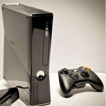 !!!!! MICROSOFT XBOX 360 SLIM 4G WITH CONTROLLER!!!!!