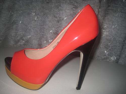 Ladies shoes - Size 4