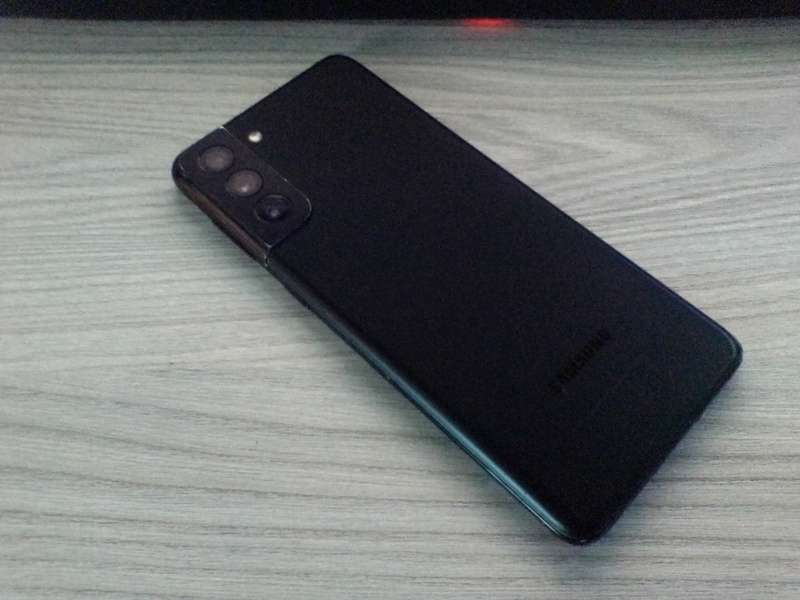 MAKE AN OFFER! Samsung Galaxy S21+ 256GB With Original Box + Black Silicone Cover