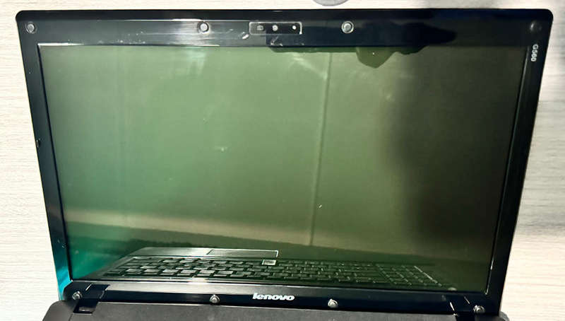 **Price drop from R750 to R500** LENOVO G560, Core i3, NVIDIA GPU, 3GB RAM - ***SPARES or REPAIR***