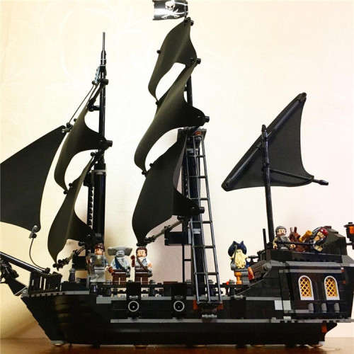 LEGO Pirates of the Caribbean Black Pearl 4184 (Discontinued by manufacturer)