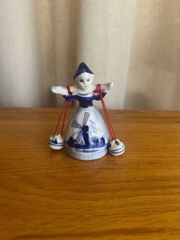 Vintage Delft blue little dutch girl with water buckets (Porcelain)