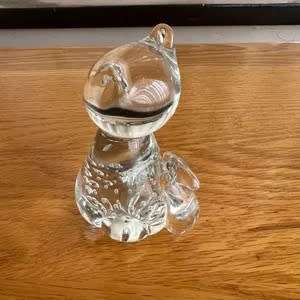 Crystal small clear glass cat, with controlled bubbles. Rare find