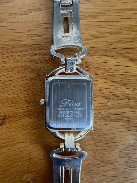 Diva Quartz gold-plated watch