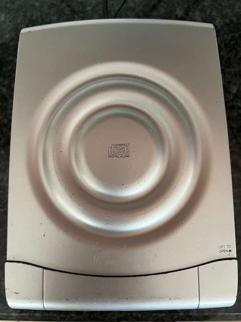 Used SANYO cd clock radio Model: RM-D500