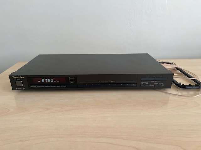 Technics ST-600 Quartz Synthesizer AM/FM Stereo Tuner
