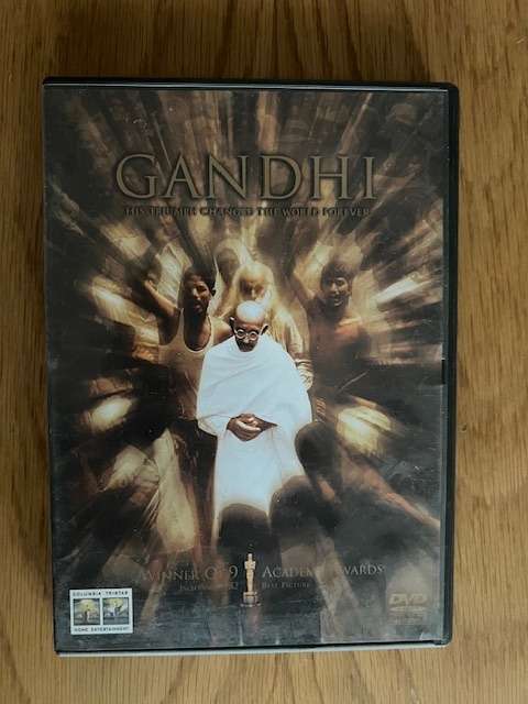 DVD: Gandhi. 2001.