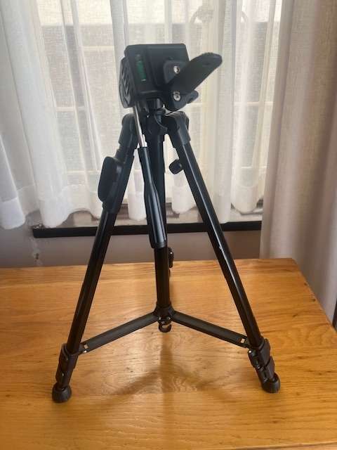 Andowl adjustable tripod