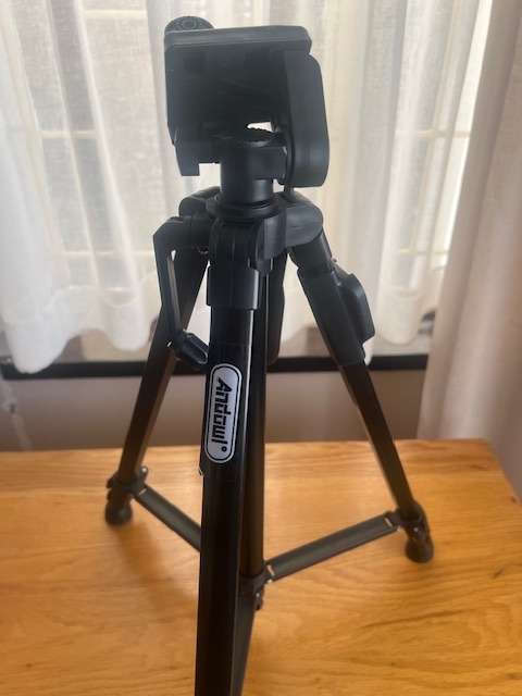 Andowl adjustable tripod