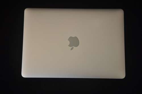 APPLE MACBOOK
