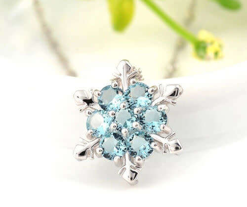 gorgeous Frozen snowflake pendant