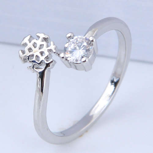 Stunning Snowflake and AAA CZ ring