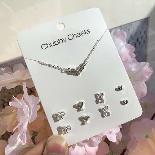 Gorgeous Arrow pendant with crystals and matching earrings!