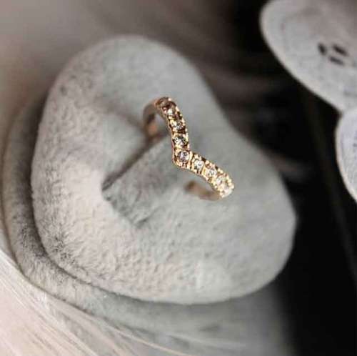 Gorgeous gold V ring with swarovski crystal elements
