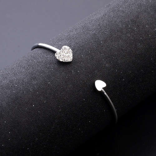 Crystal heart bracelet in tibetan silver
